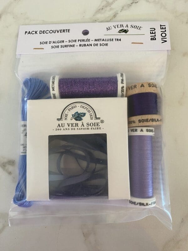 au ver a soie blue violet